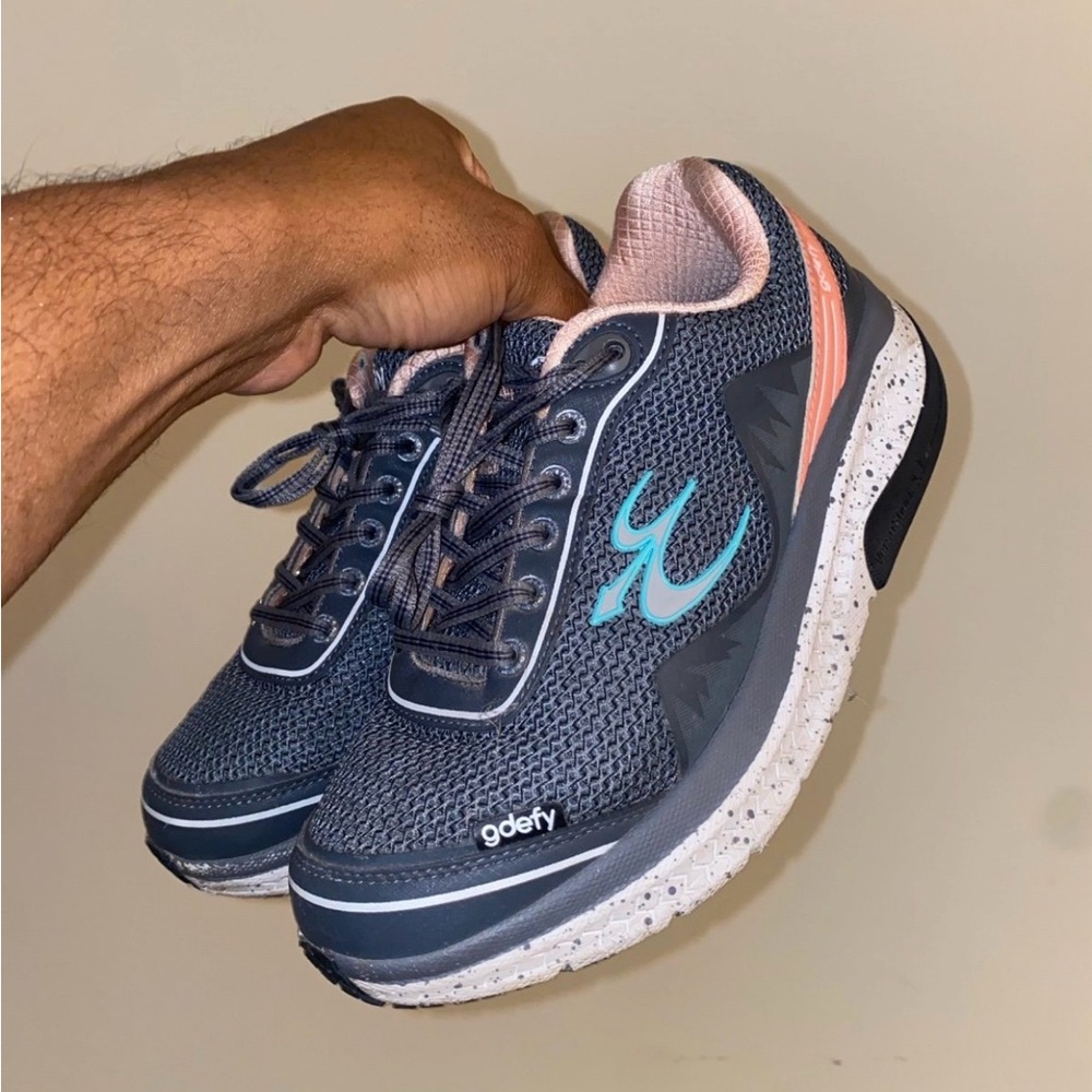 GDefy Gravity Defyer Mighty Walk Comfort Shoes Gray Salmon Women Sz 7.5 Sneakers